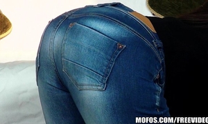 Nothing hotter than a round wazoo in a couple of taut jeans