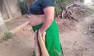 ग्रीन साड़ी पहने भाभी को खेत में पेड़ के नीचे चोदा  XXX Bhabhi Sex